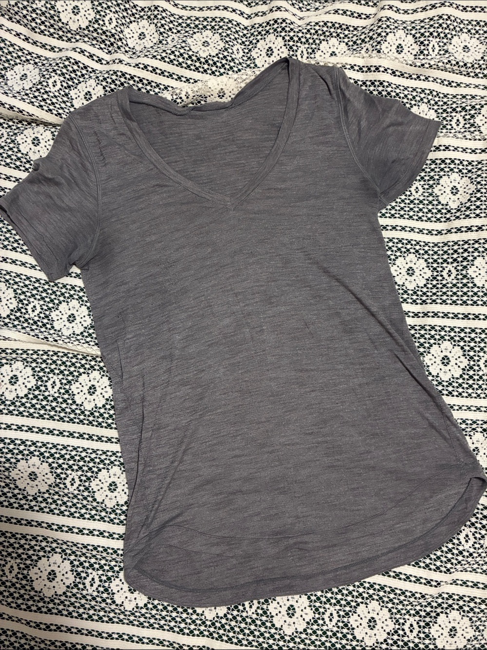 Lululemon Lightweight Classic Women's V-Neck Tee - Gray